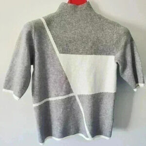 Max studio mock neck grey  and white short sleeve sweater size xs